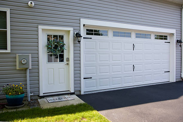 24/7 Emergency Garage Door Panel Replacement experts in Hale Center, TX